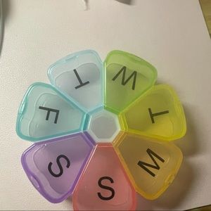 Extra large weekly pill organizer